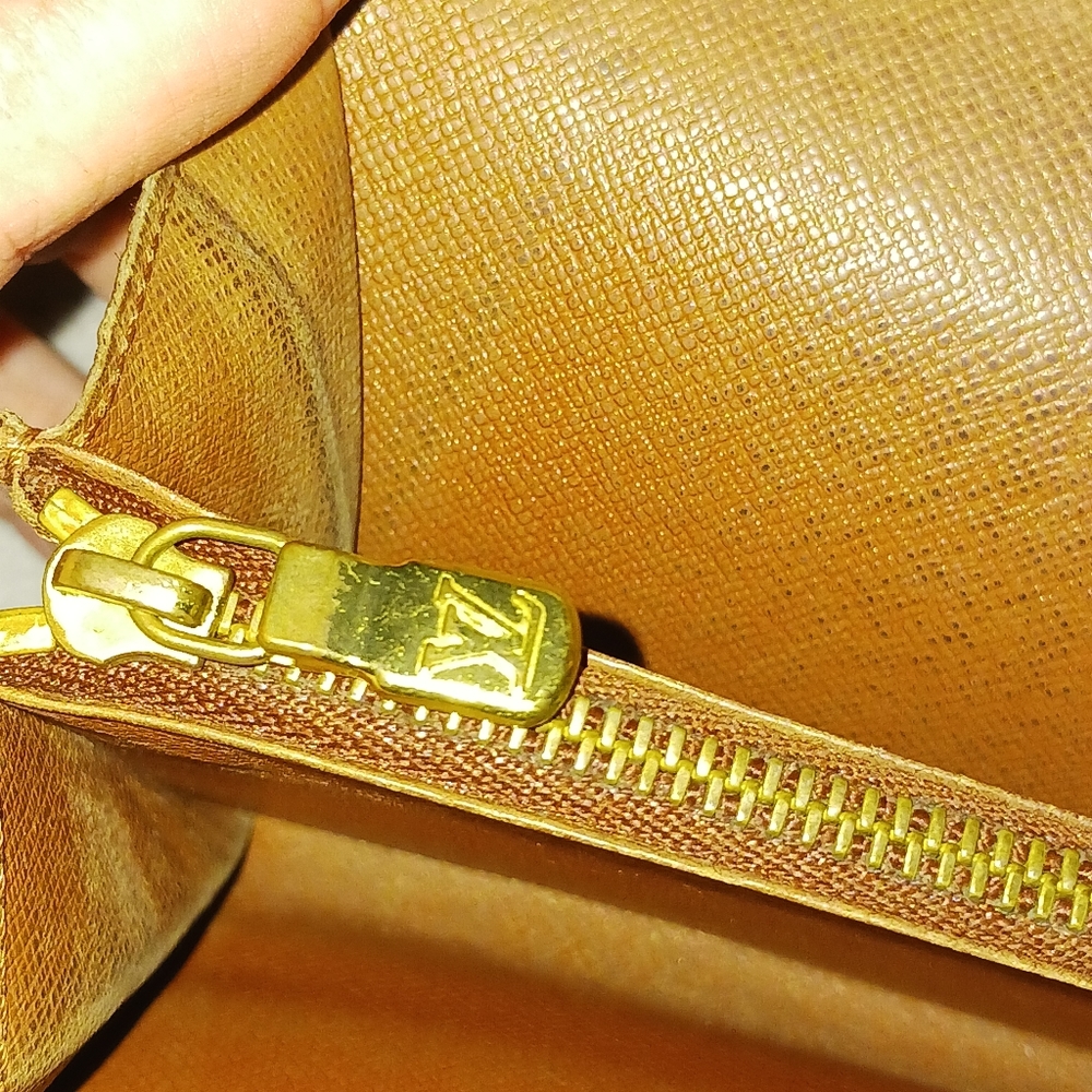 Vintage Louis Vuitton Wallet - Picture 10 of 15